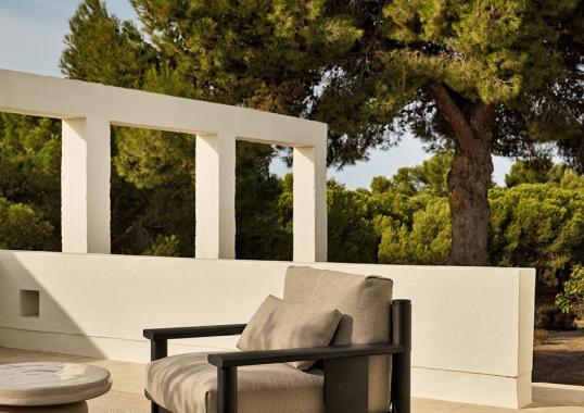 Уличное кресло от фабрики Poliform модель KETCH ARM