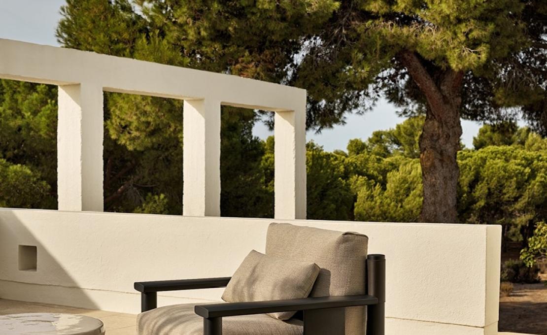 Уличное кресло от фабрики Poliform модель KETCH ARM