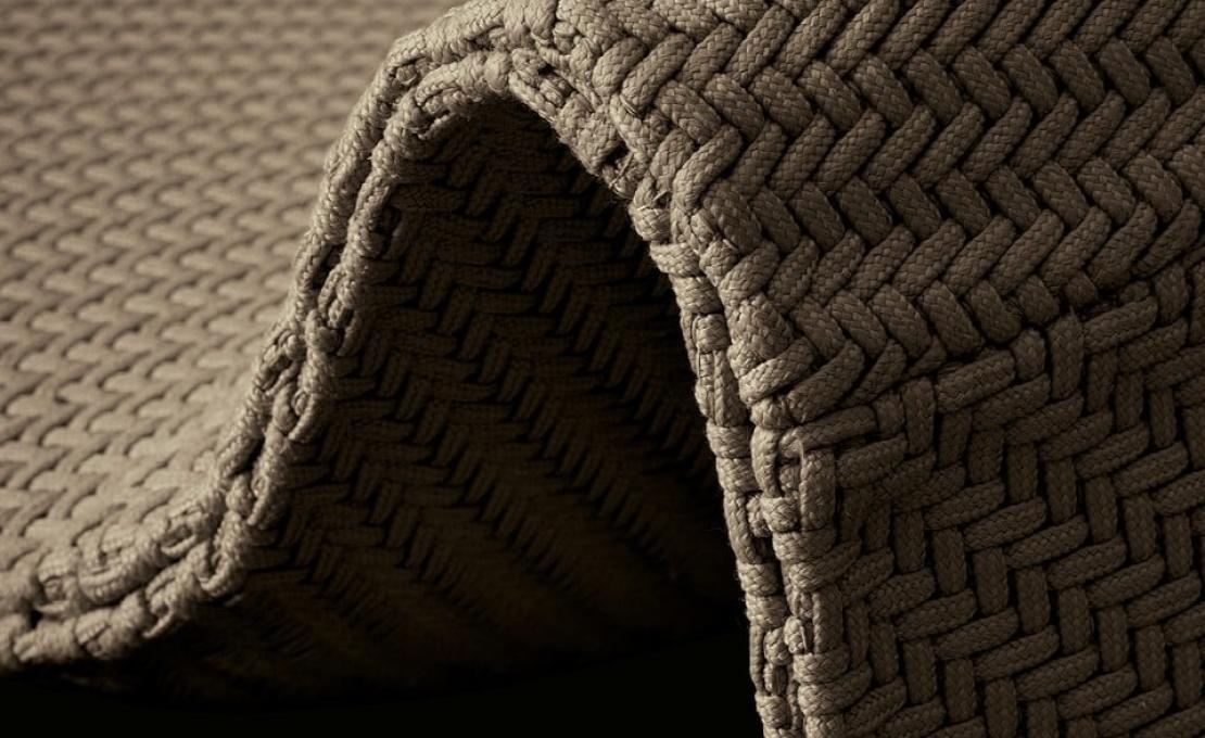 Уличное кресло от фабрики Poliform модель LE CLUB OUTDOOR ARM