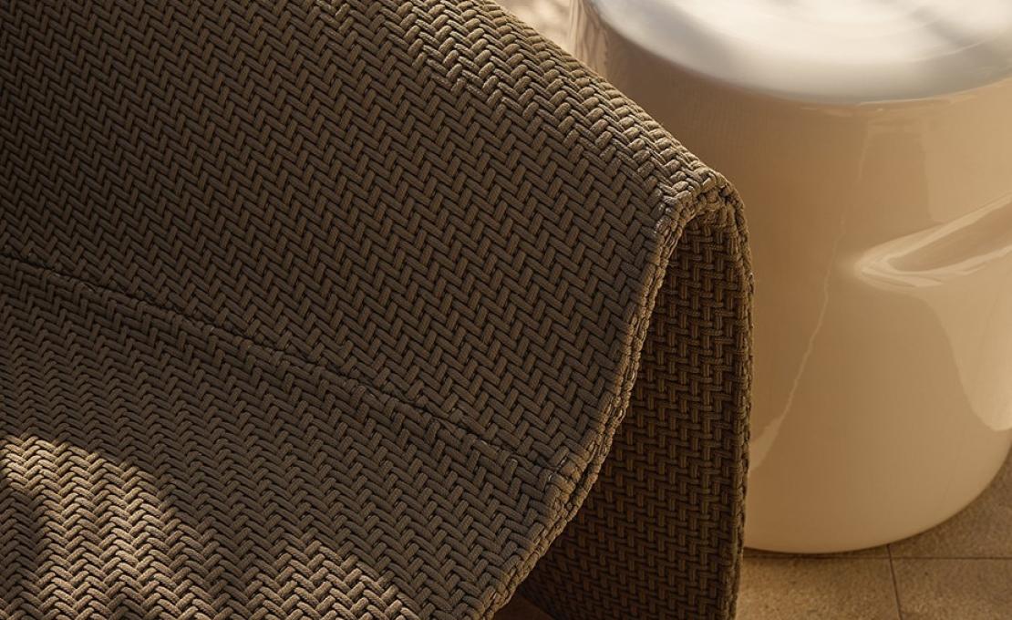 Уличное кресло от фабрики Poliform модель LE CLUB OUTDOOR ARM