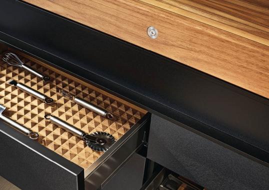 Кухни от фабрики Poliform модель LAND KITCHEN