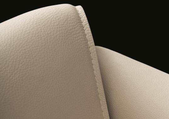 Кресло от фабрики Poliform модель Le Club Arm