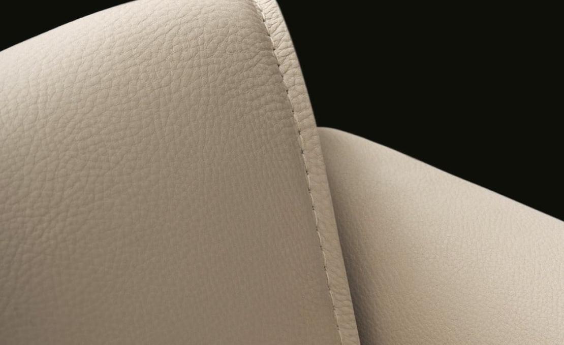 Кресло от фабрики Poliform модель Le Club Arm