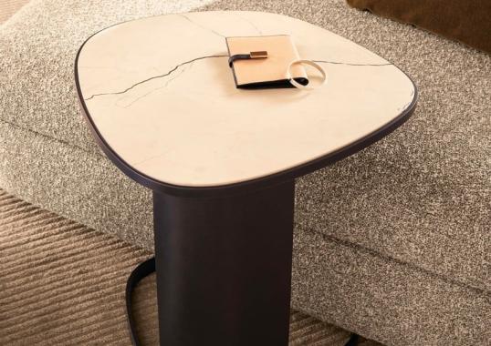 Журнальный столик от фабрики Poliform модель Koishi Side Table