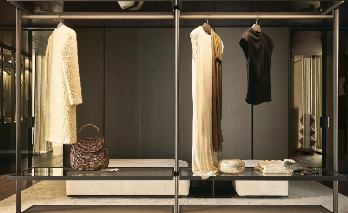 Стеллаж для книг от фабрики Poliform модель Lexington Night System