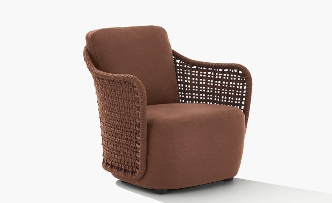 Уличное кресло от фабрики Poliform модель MAD OUT ARM