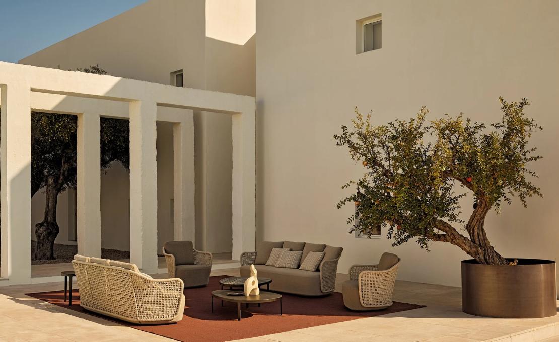 Уличный диван от фабрики Poliform модель MAD OUT SOFA