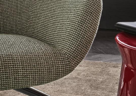 Кресло от фабрики Poliform модель Mad  Small Arm