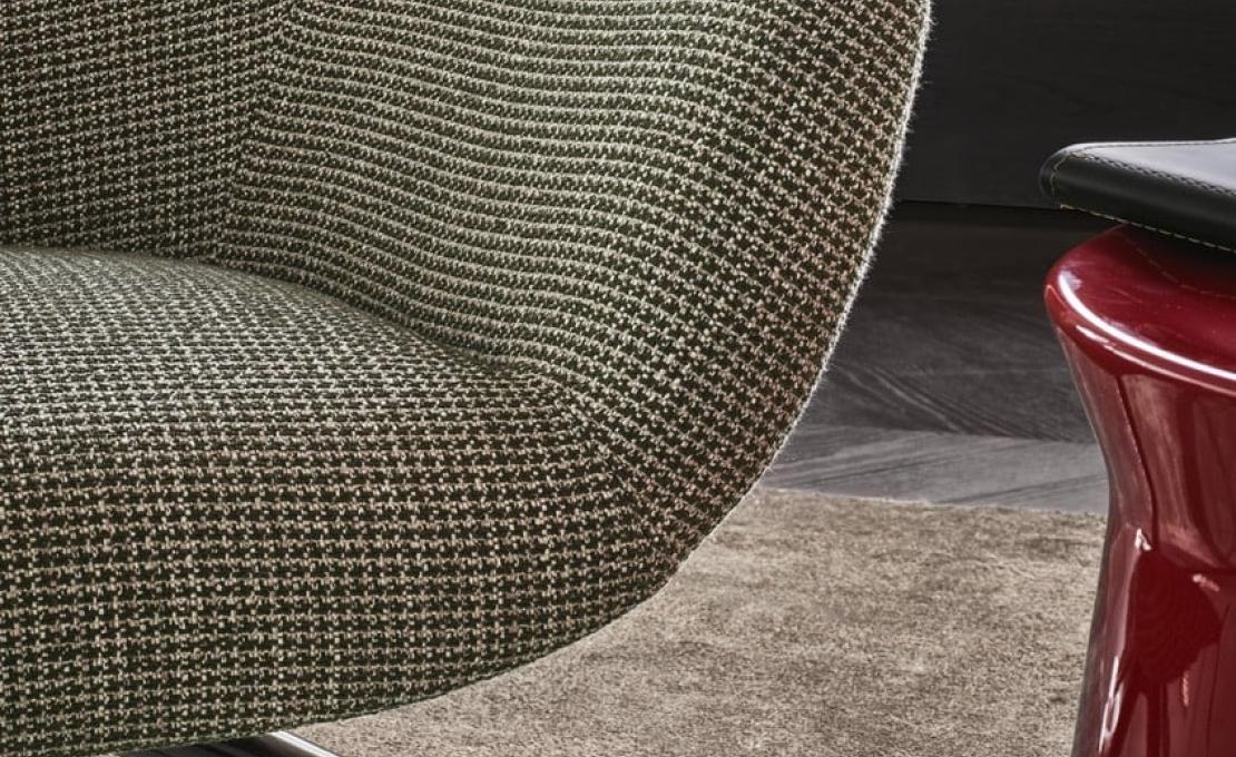 Кресло от фабрики Poliform модель Mad  Small Arm