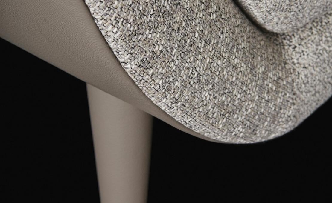 Кресло от фабрики Poliform модель Mad King Arm