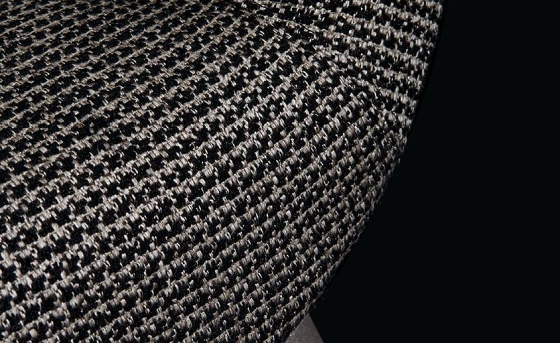 Кресло от фабрики Poliform модель Mad  Arm