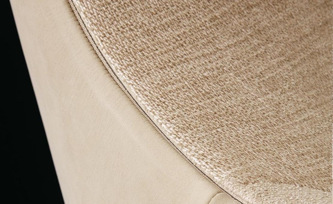 Кресло от фабрики Poliform модель Mad King Arm