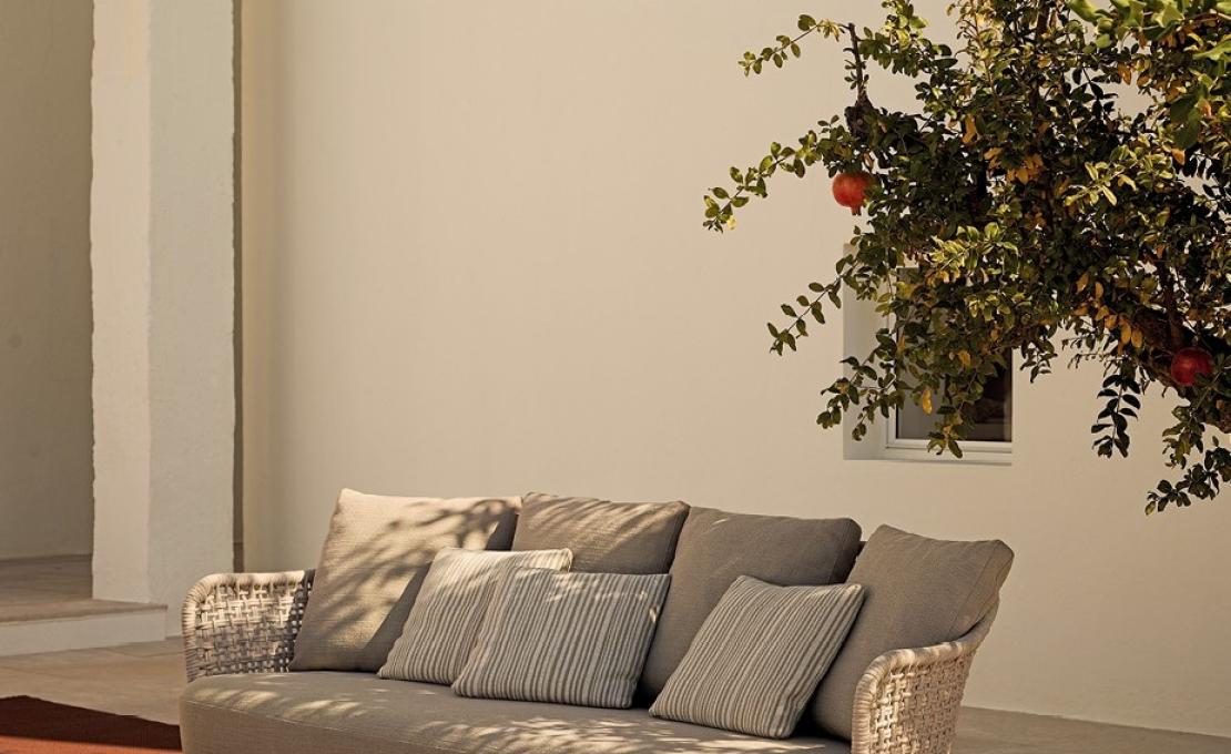 Уличный диван от фабрики Poliform модель MAD OUT SOFA