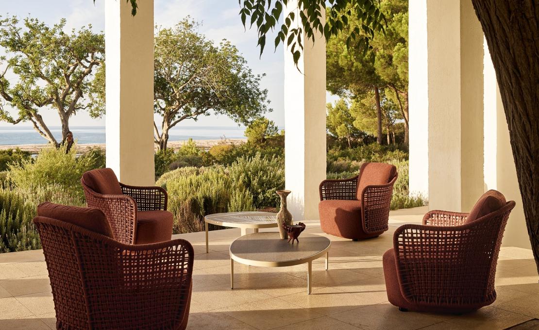 Уличное кресло от фабрики Poliform модель MAD OUT ARM