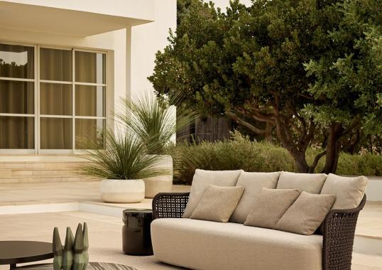 Уличный диван от фабрики Poliform модель MAD OUT SOFA