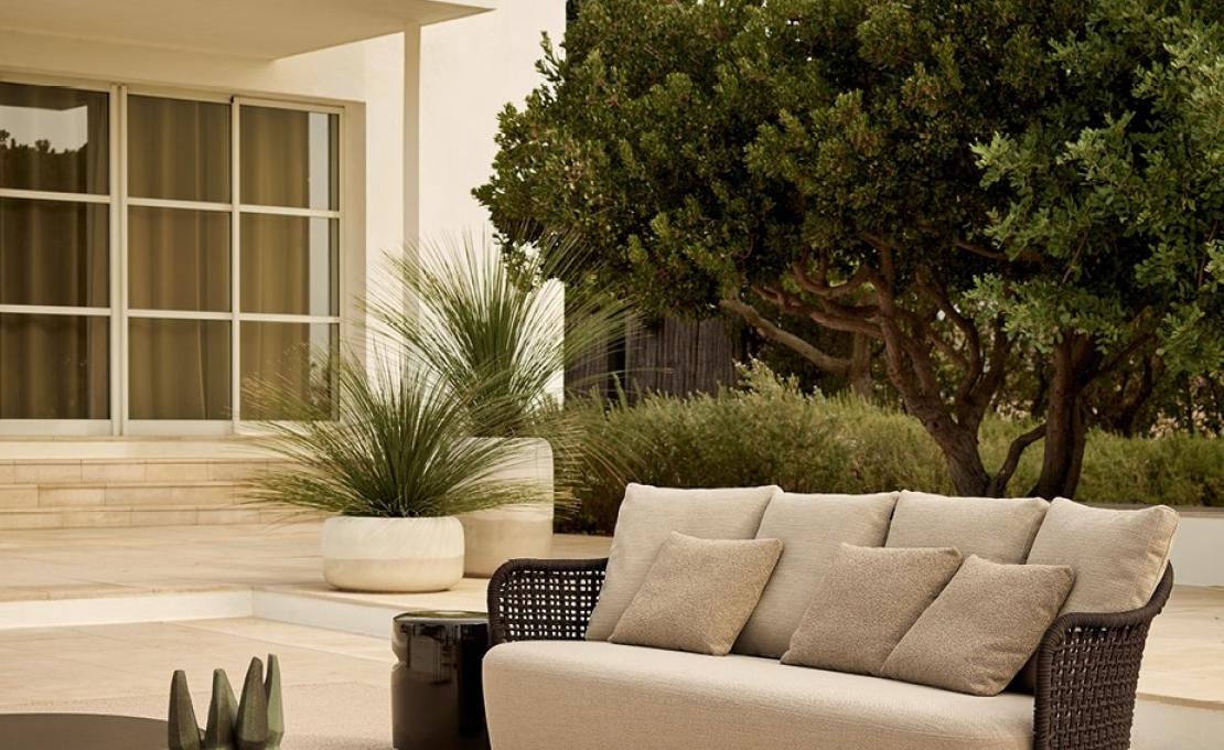 Уличный диван от фабрики Poliform модель MAD OUT SOFA