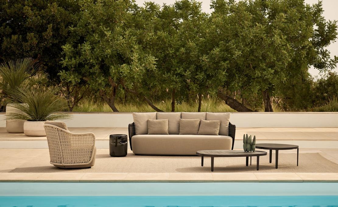 Уличный диван от фабрики Poliform модель MAD OUT SOFA