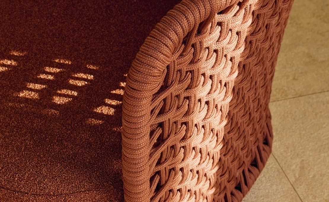 Уличное кресло от фабрики Poliform модель MAD OUT ARM