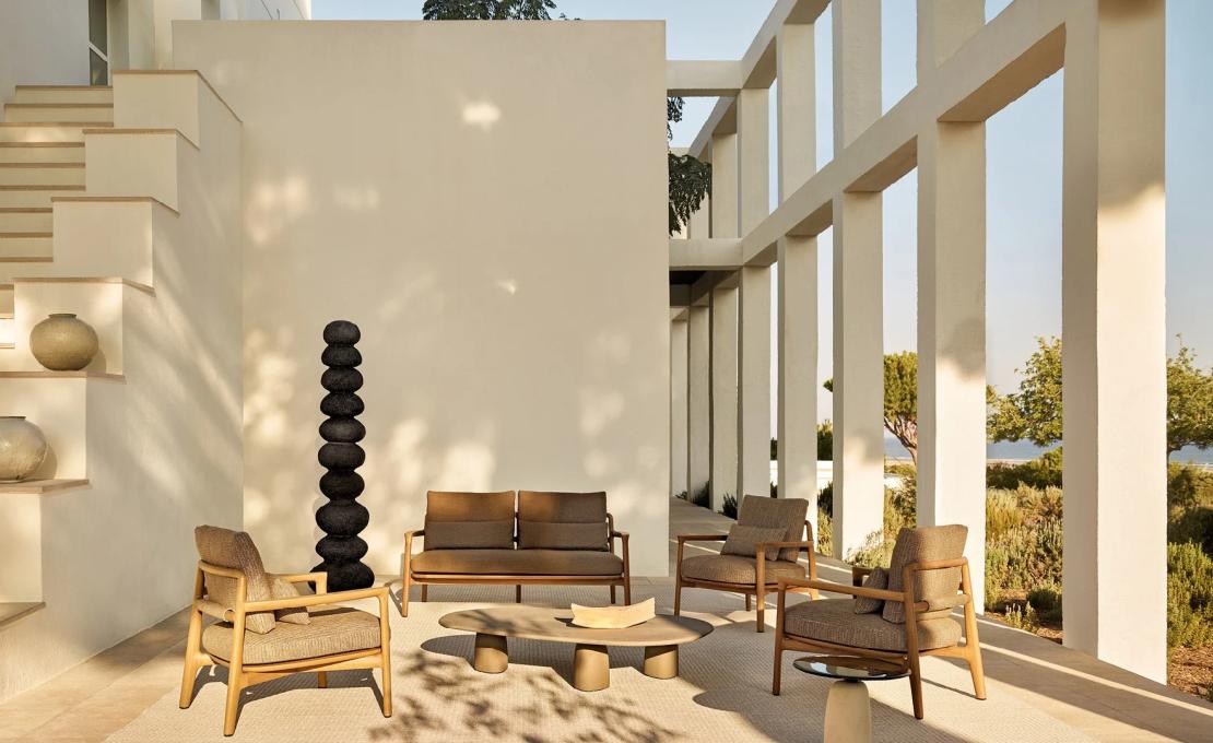 Уличный диван от фабрики Poliform модель MAGNOLIA SOFA