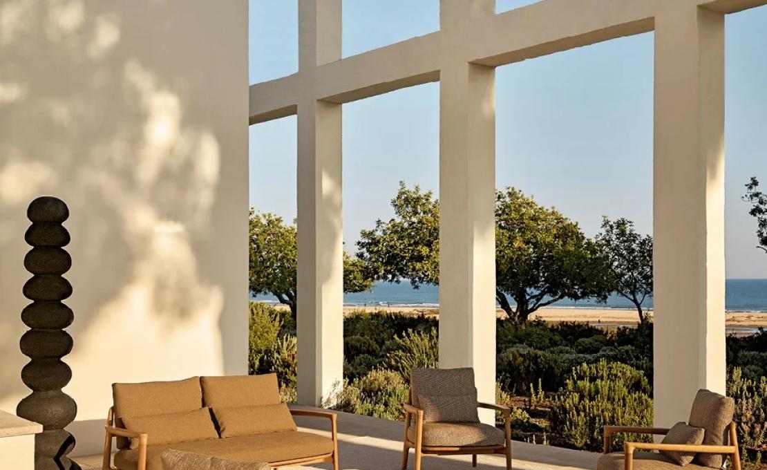 Уличный диван от фабрики Poliform модель MAGNOLIA SOFA