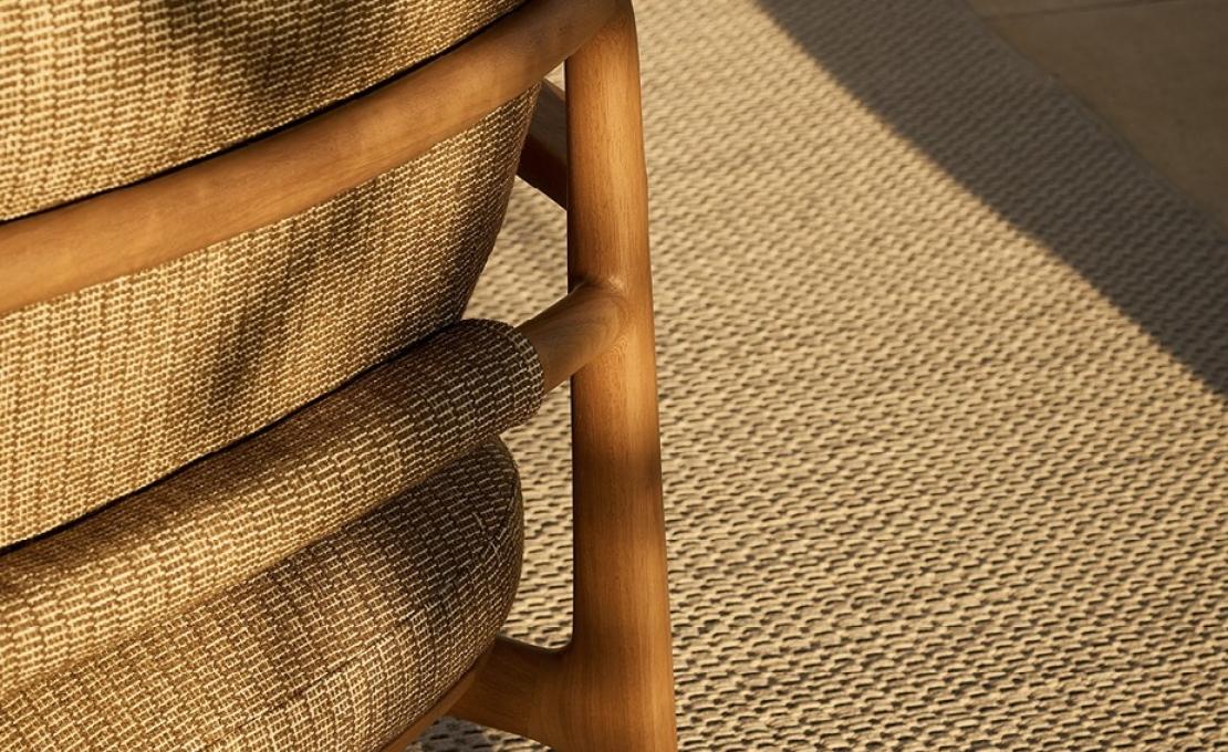 Уличное кресло от фабрики Poliform модель MAGNOLIA ARM