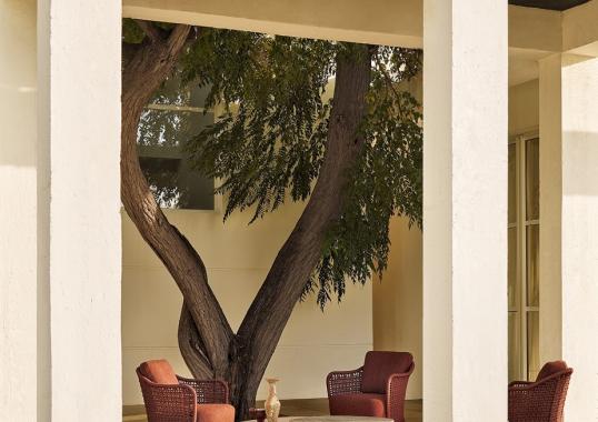 Уличный стол от фабрики Poliform модель MAD OUT 