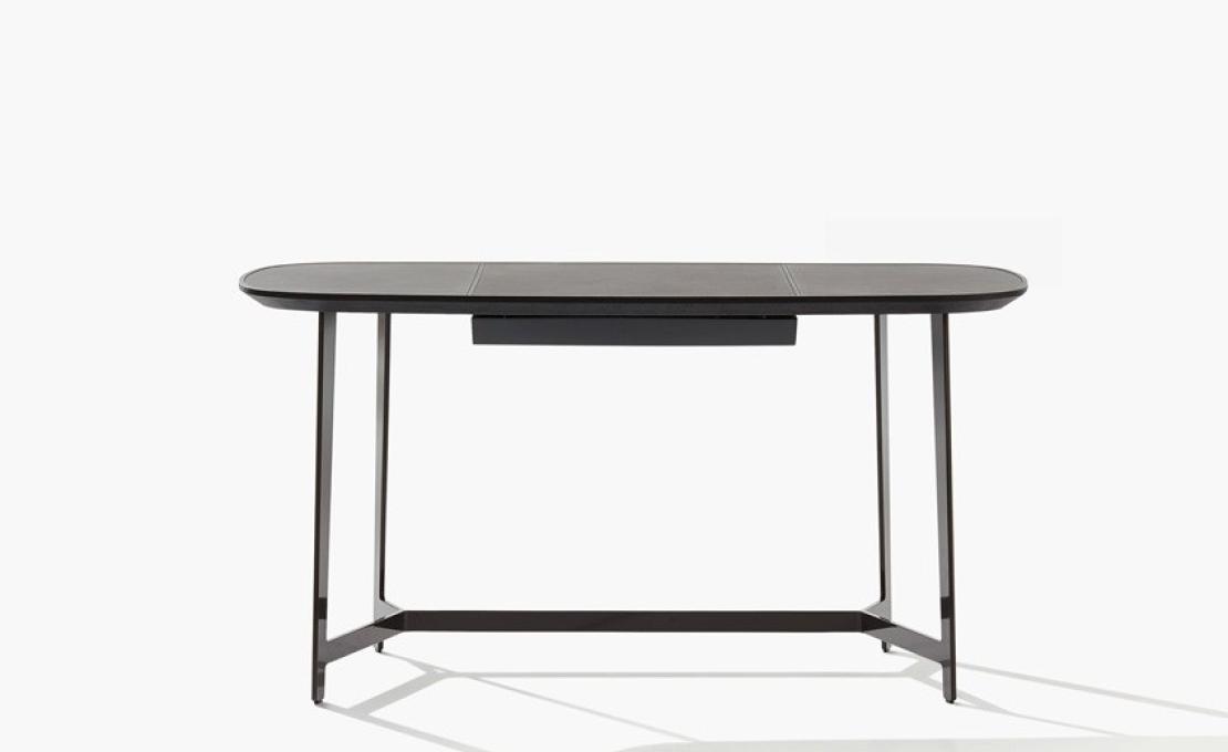 Письменный стол от фабрики Poliform модель SMH140