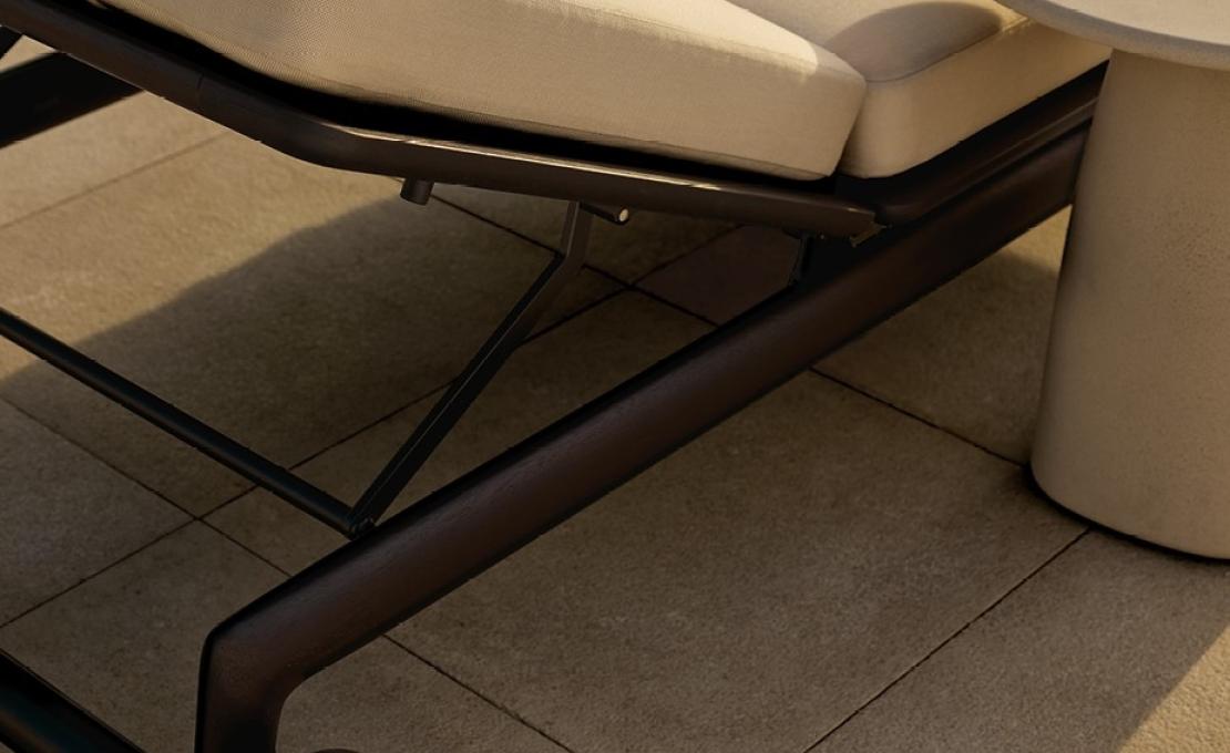 Шезлонг уличныйот фабрики Poliform модель MAGNOLIA SUNBED