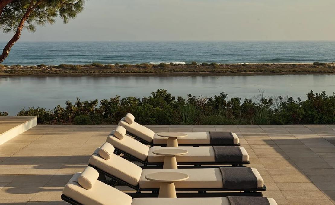 Шезлонг уличныйот фабрики Poliform модель MAGNOLIA SUNBED