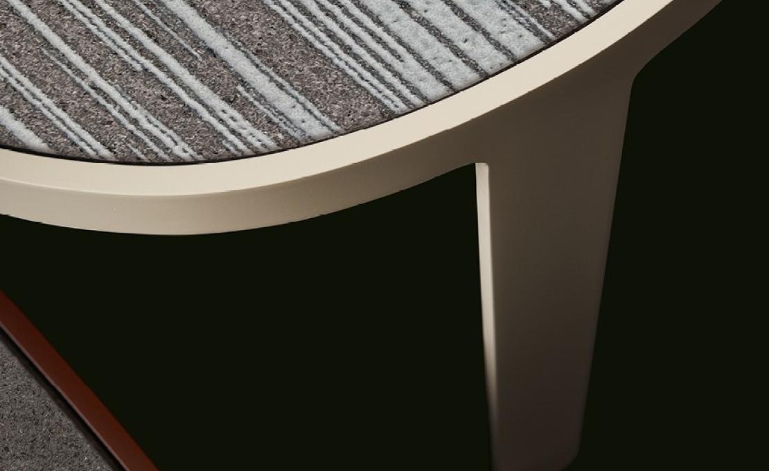 Уличный стол от фабрики Poliform модель MAD OUT 