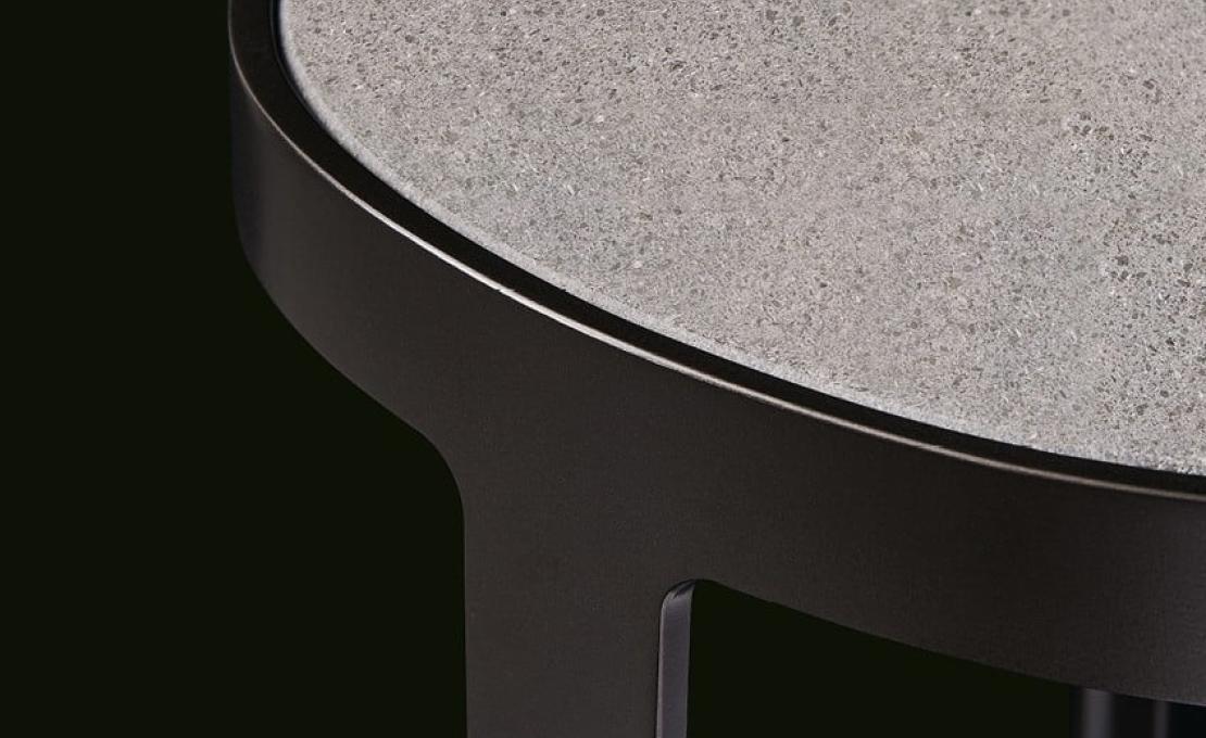 Уличный стол от фабрики Poliform модель MAD OUT 