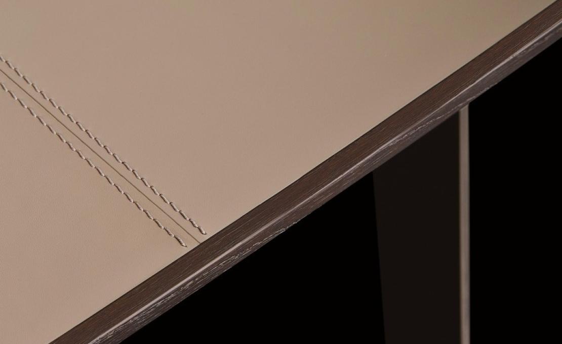 Письменный стол от фабрики Poliform модель SMH140