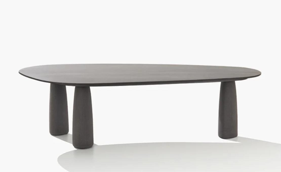 Уличный стол от фабрики Poliform модель MONOLITH OUTDOOR TABLE