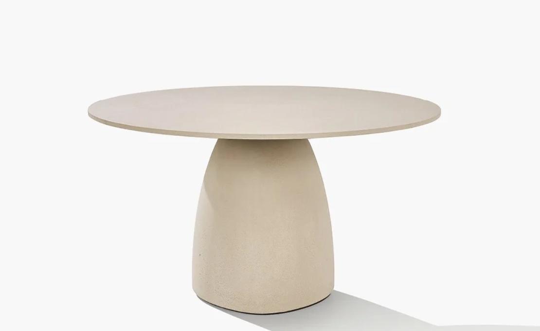 Уличный стол от фабрики Poliform модель MLTG120RK