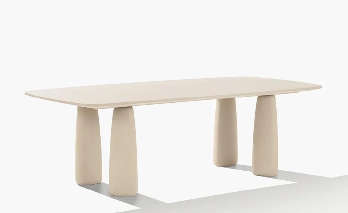 Уличный стол от фабрики Poliform модель MONOLITH OUTDOOR TABLE