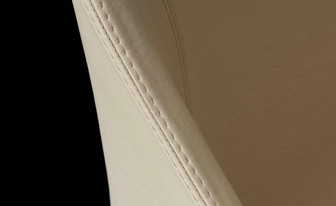 Стул от фабрики Poliform модель Manta  Poliform 