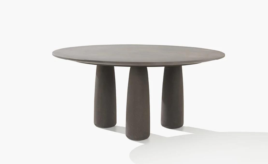 Уличный стол от фабрики Poliform модель MONOLITH OUTDOOR TABLE