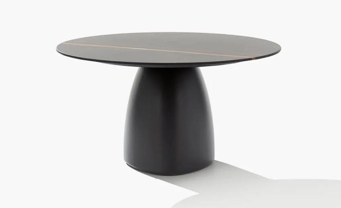 Стол от фабрики Poliform модель MONOLITH INDOOR TABLE
