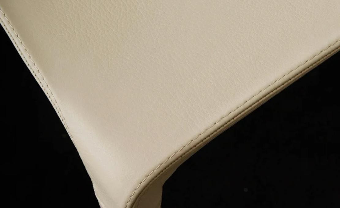 Стул от фабрики Poliform модель Manta  Poliform 