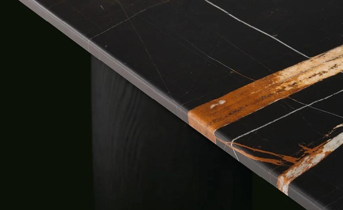 Стол от фабрики Poliform модель MONOLITH INDOOR TABLE