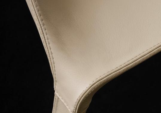 Стул от фабрики Poliform модель Manta  Poliform 