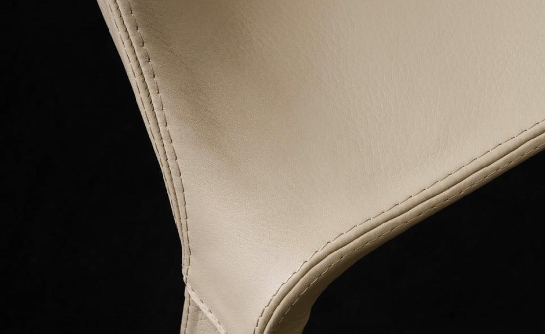 Стул от фабрики Poliform модель Manta  Poliform 