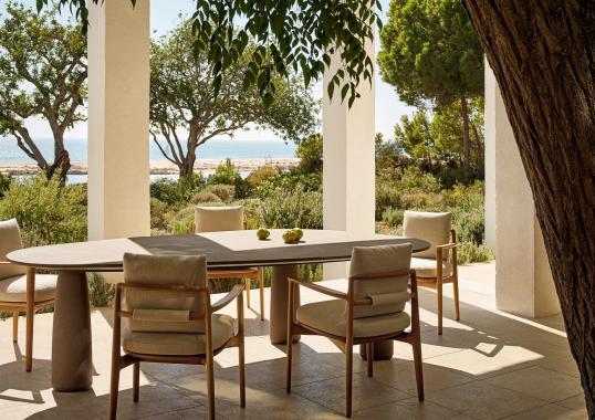 Уличный стол от фабрики Poliform модель MONOLITH OUTDOOR TABLE