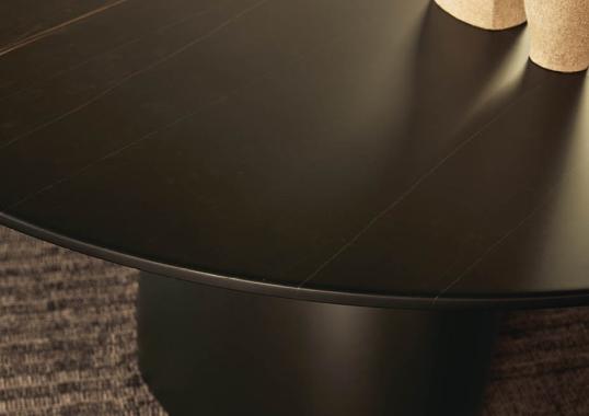 Стол от фабрики Poliform модель MONOLITH INDOOR TABLE