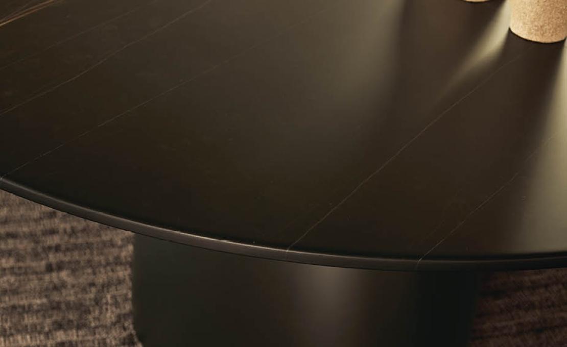 Стол от фабрики Poliform модель MONOLITH INDOOR TABLE