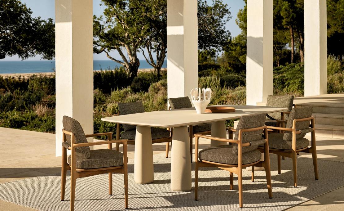 Уличный стол от фабрики Poliform модель MONOLITH OUTDOOR TABLE