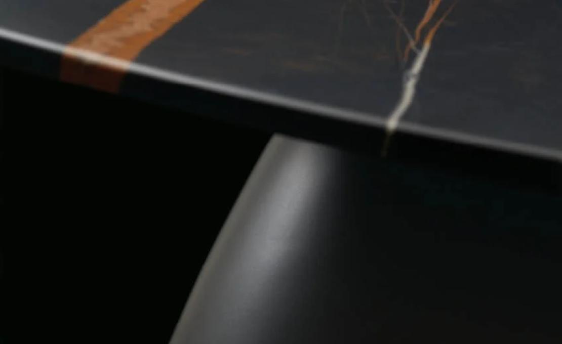 Стол от фабрики Poliform модель MONOLITH INDOOR TABLE