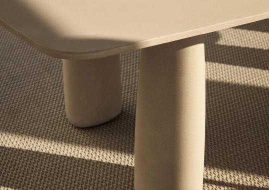 Уличный стол от фабрики Poliform модель MONOLITH OUTDOOR TABLE