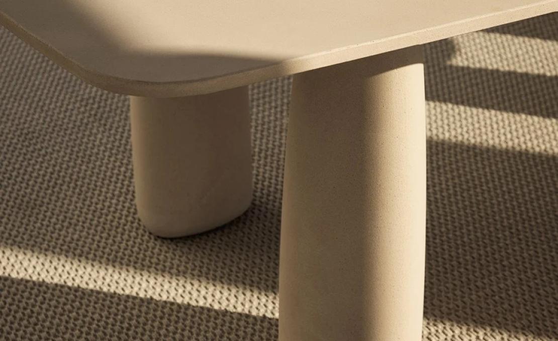 Уличный стол от фабрики Poliform модель MONOLITH OUTDOOR TABLE