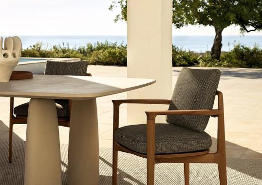 Уличный стол от фабрики Poliform модель MONOLITH OUTDOOR TABLE